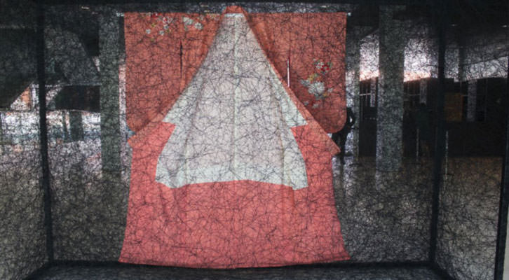 Chiharu Shiota: tejido telúrico